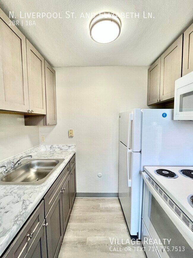 Building Photo - 75 N Liverpool St