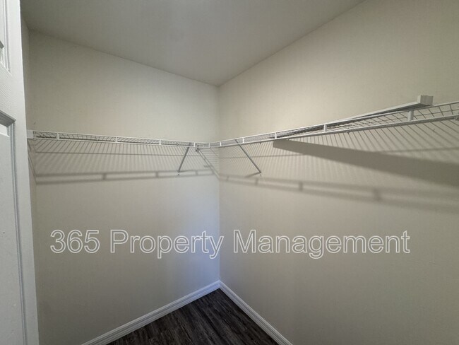 Building Photo - 1195 Highlands Rd