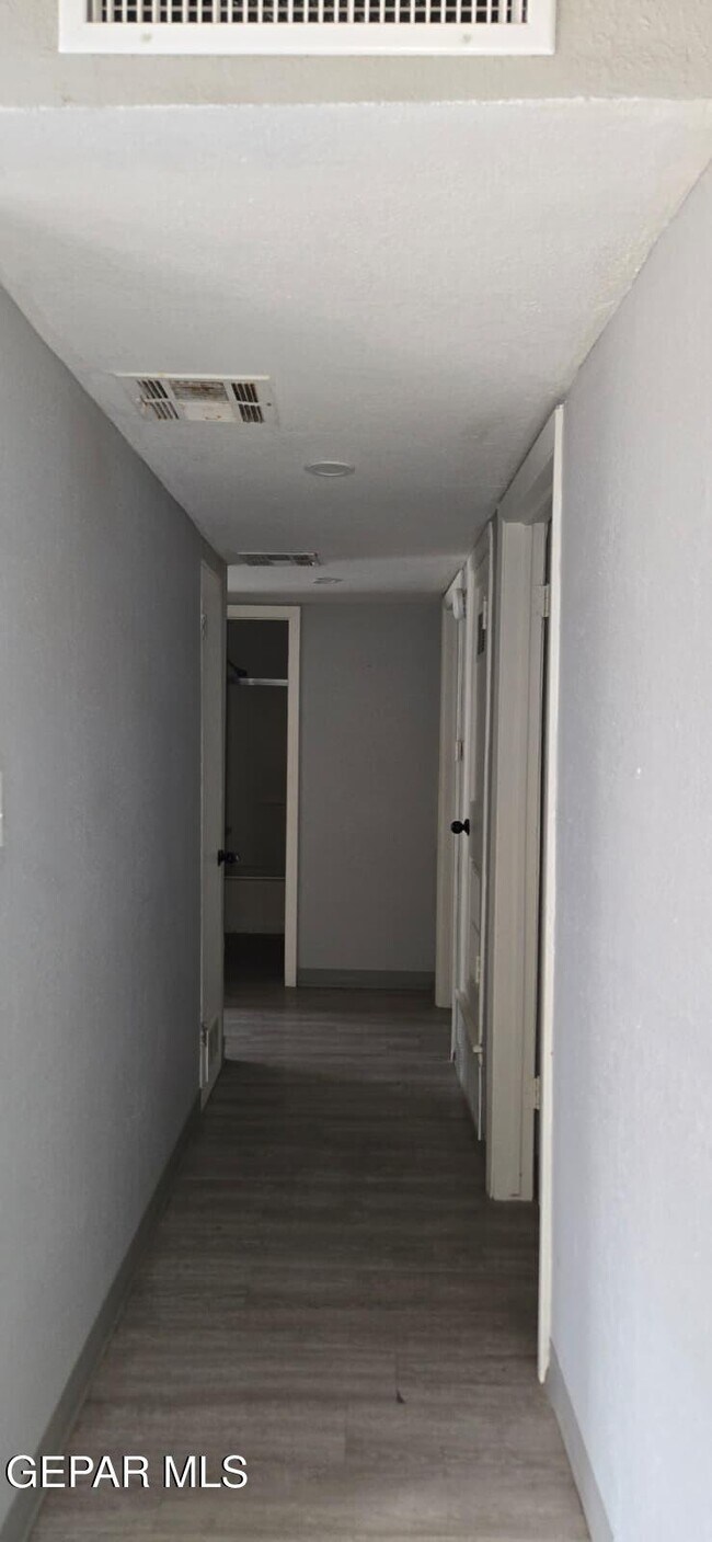 Building Photo - 187 N Awbrey St