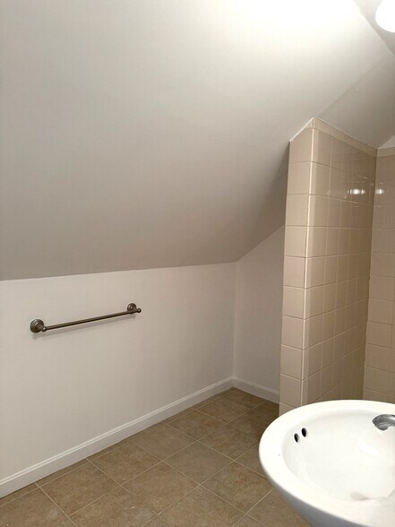 Building Photo - 23 Rendall Pl