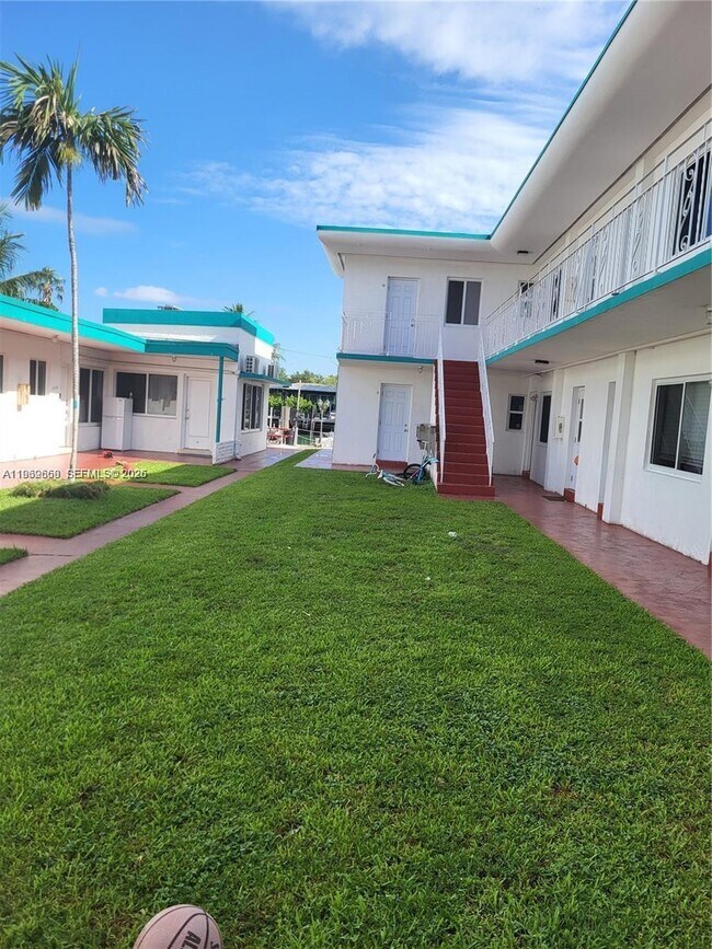 Building Photo - 2101 Calais Dr