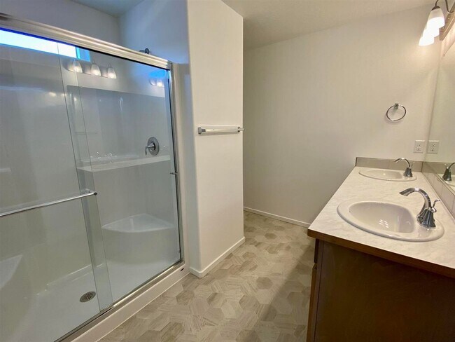 Building Photo - Stunning 3 Bed, 2 Bath Rancher in Airway Heights!