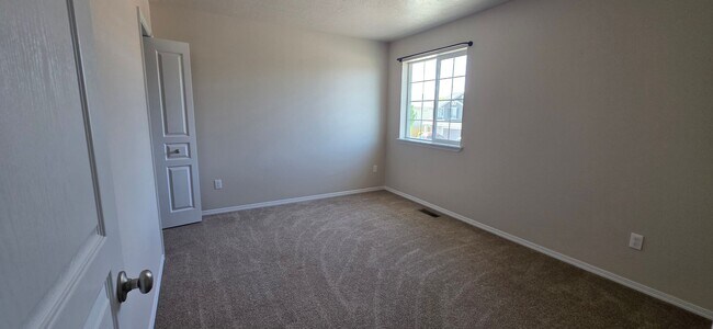 Building Photo - Stunningly Upgraded 4-Bedroom Home in Prime Kuna Location
