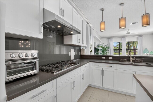 Building Photo - 16726 Picardy Way