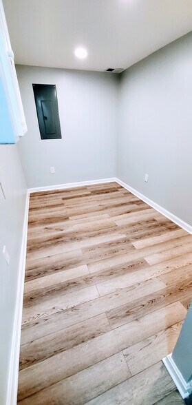 Basement recreation room - 4223 Gault Pl NE