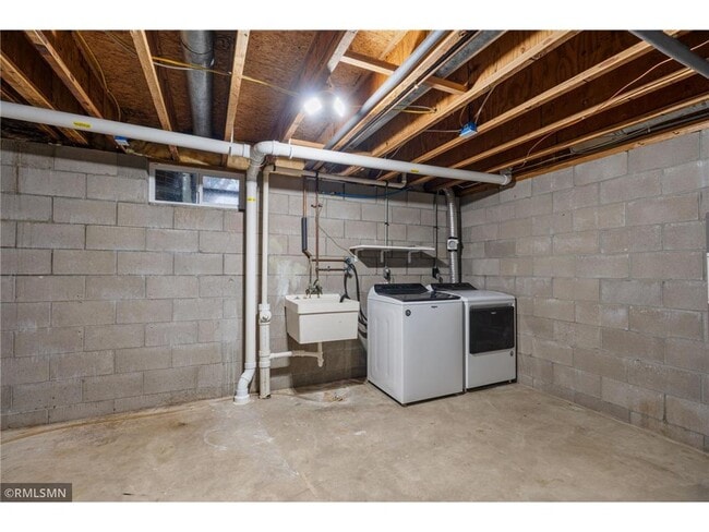 Building Photo - 751 Sandhill Point Rd