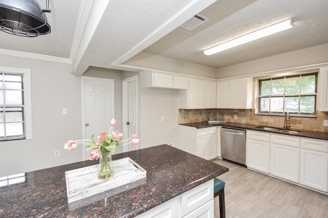 Building Photo - 1723 Big Horn Dr