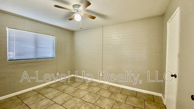 Building Photo - 2509 E Cochise Vista