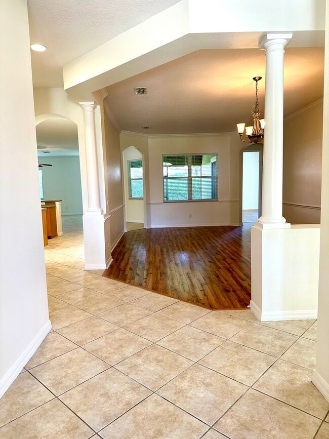 Building Photo - 4/2 Windermere Home Located in Providence