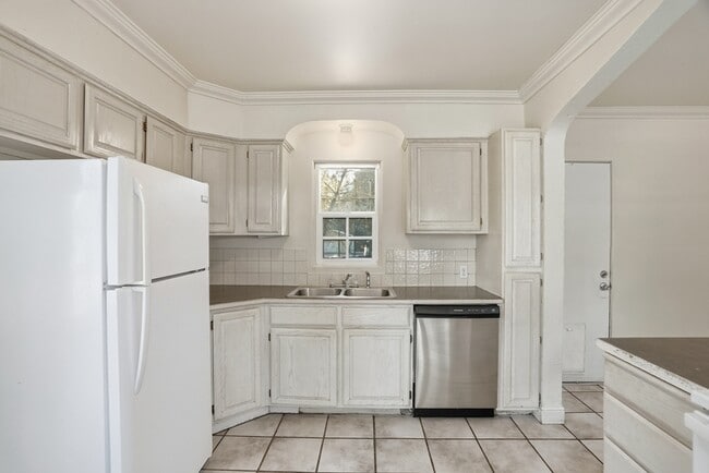 Building Photo - 1503 S SE Blvd