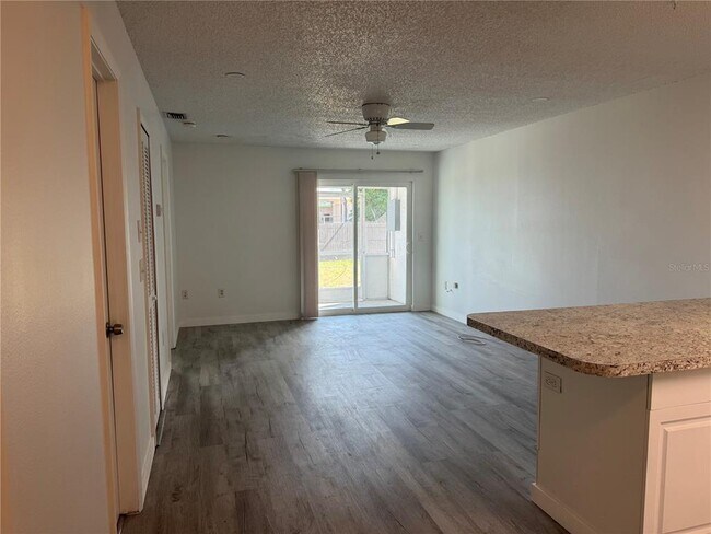 Building Photo - 6428 Hamlet Dr