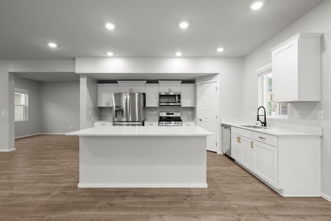 Building Photo - Newer Construction Home in Upriver Drive Neighborhood