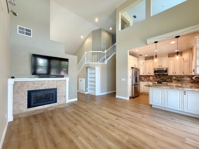 Building Photo - Coveted Napa Yacht Club 3 Bedrooms, 2 1/2 Bathrooms, w/ 1st Level Primary Bedroom/Bath