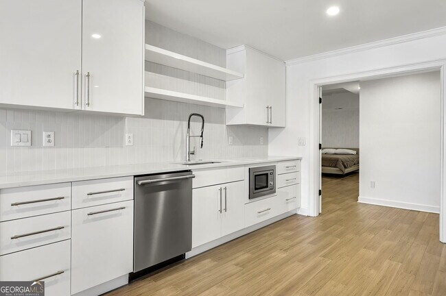 Building Photo - 300 Island Cove Dr
