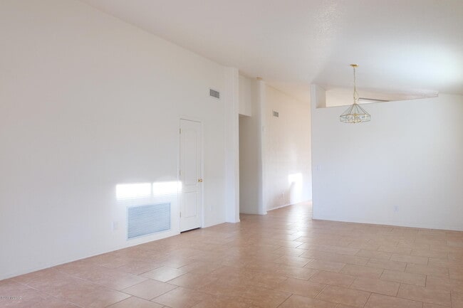 Building Photo - 8042 E Sundew Dr