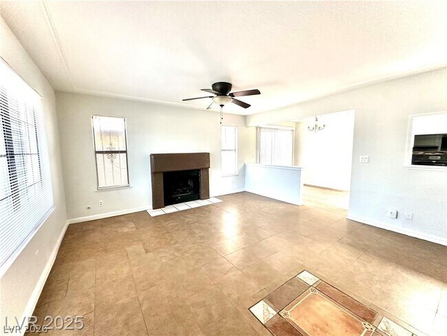 Building Photo - 2112 Venus Ave