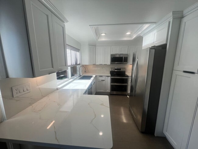 Building Photo - Beautiful 4 bed 2 bath home in San Jose with AC. Must See!