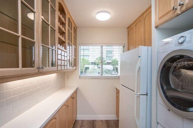 Building Photo - 1361 Snell Isle Blvd NE