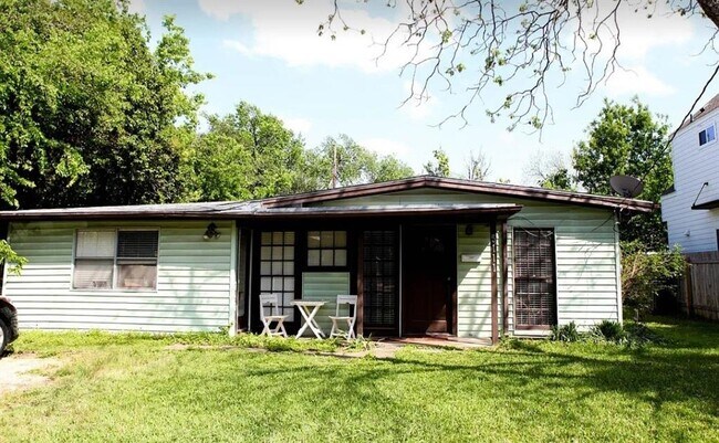 Primary Photo - 5111 Woodrow Ave