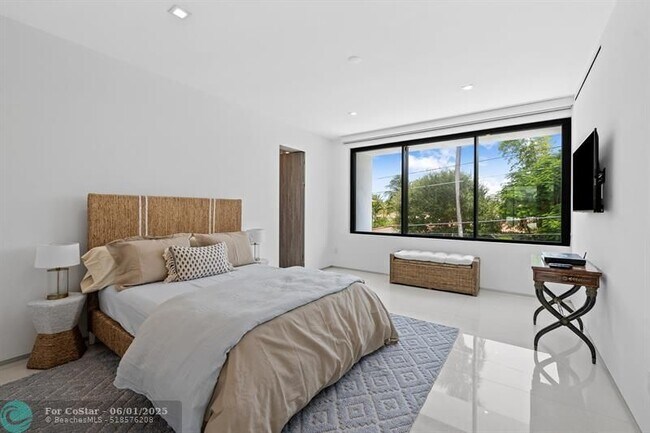 Building Photo - 401 Lido Dr