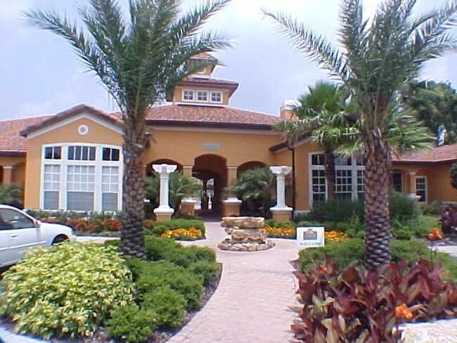 Building Photo - First Floor 2/2 in Gated Cypress Fairway !!