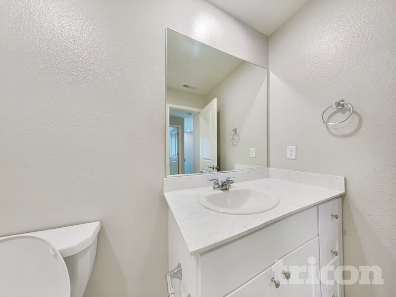 Building Photo - 8956 Wolf River Dr