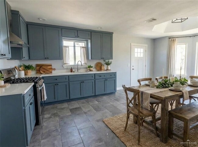 Building Photo - 16 Champion Dr