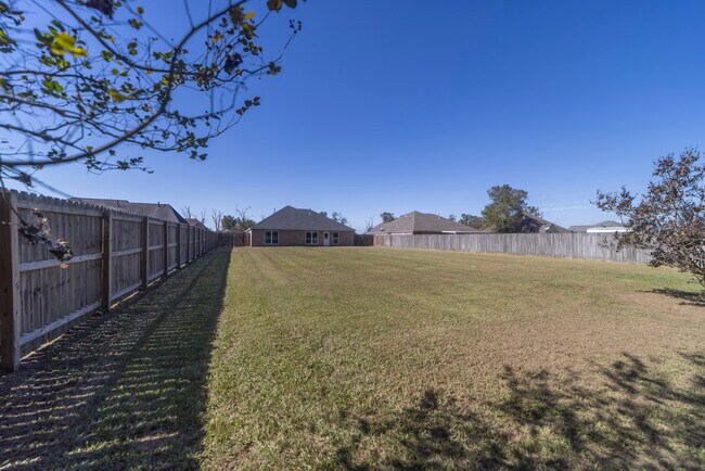 Building Photo - 35576 Melrose Ave