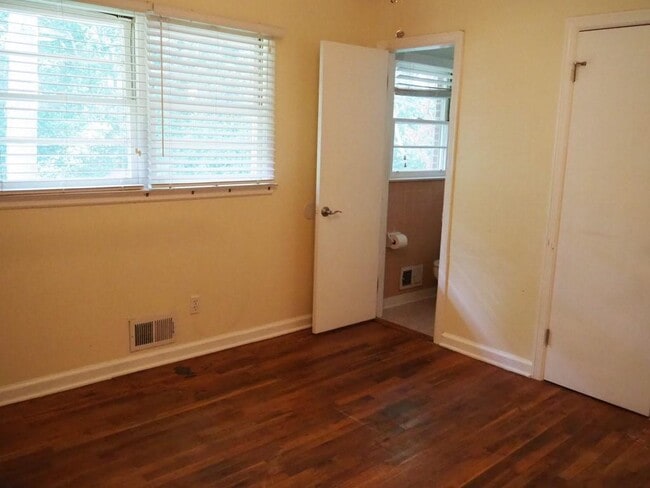 Building Photo - 1457 Thunderwood Ln SW