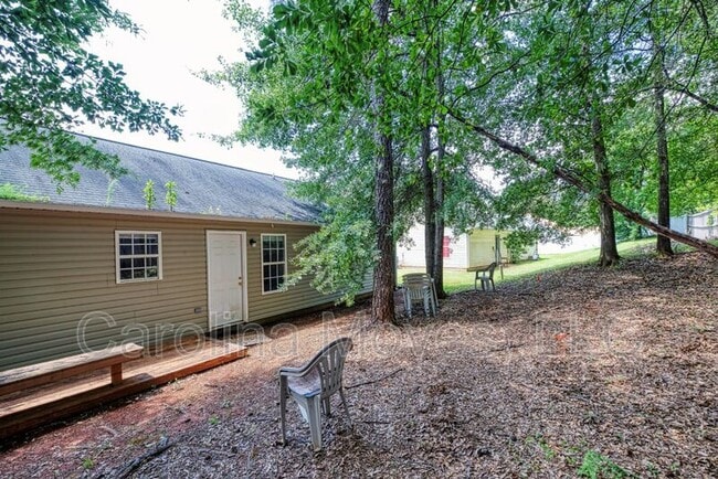 Building Photo - 331 Zach Dr