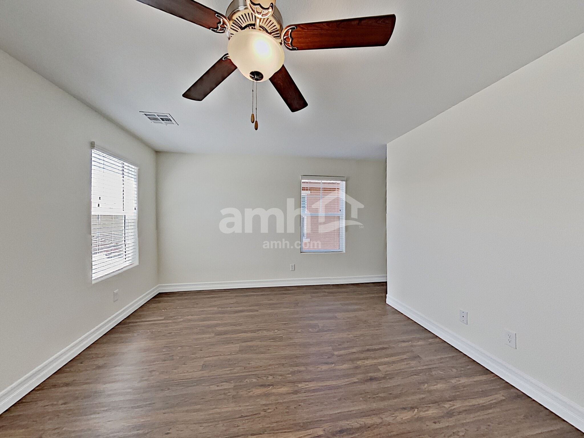 Building Photo - 9875 S Eastern Ave