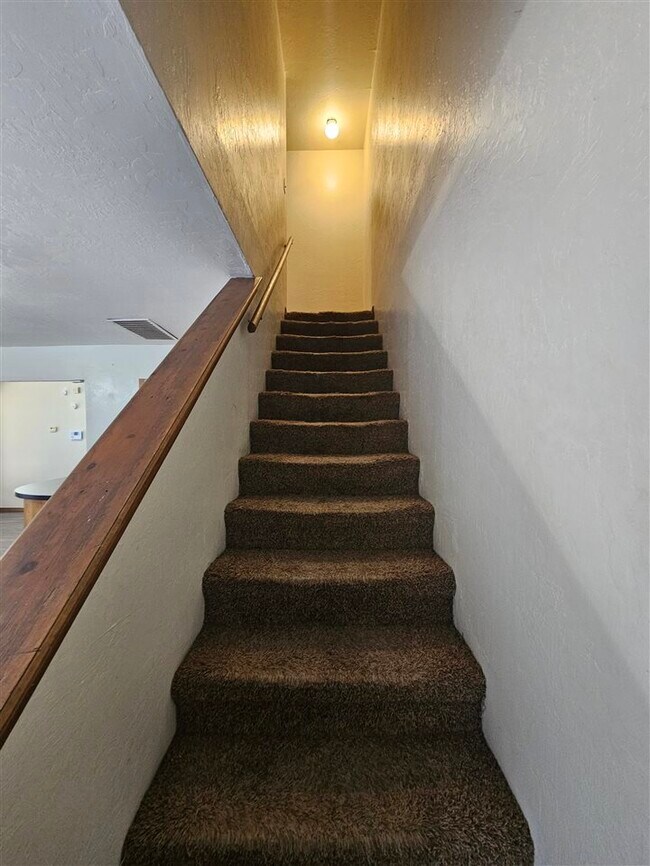 Building Photo - 4023 NW Ozmun Ave