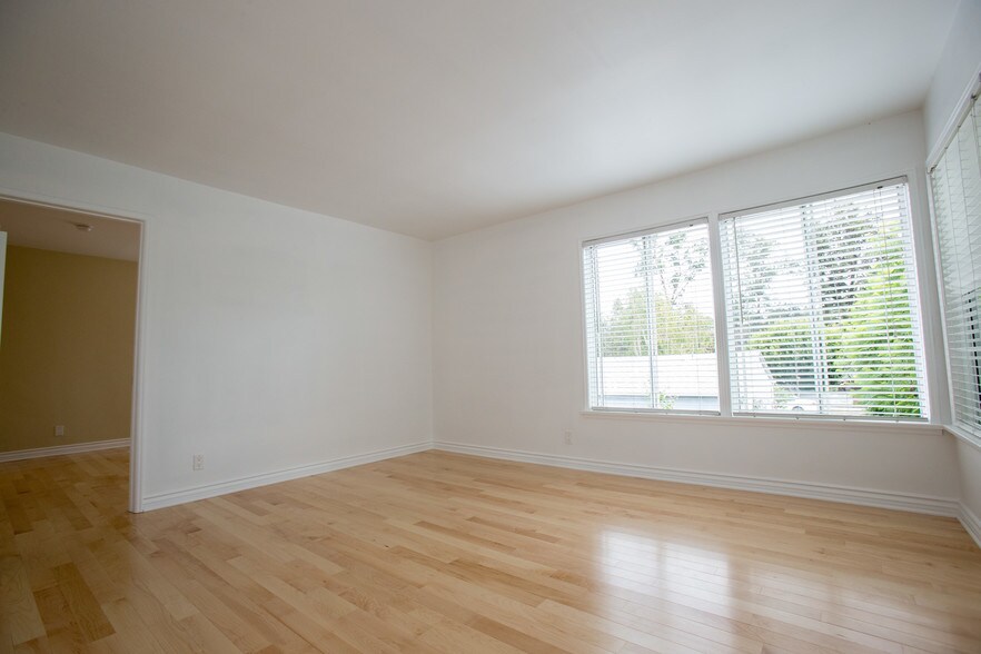 Living Room - 5916 Ernest Ave