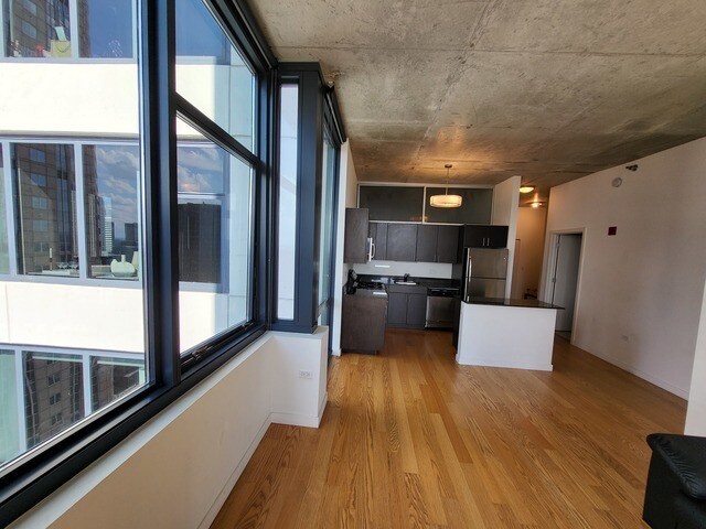 Building Photo - 235 W Van Buren St