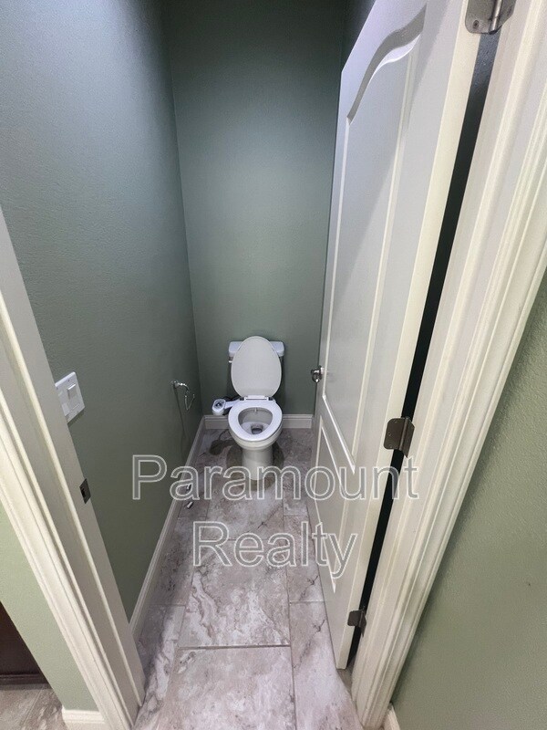 Building Photo - 3203 Vittoria Loop