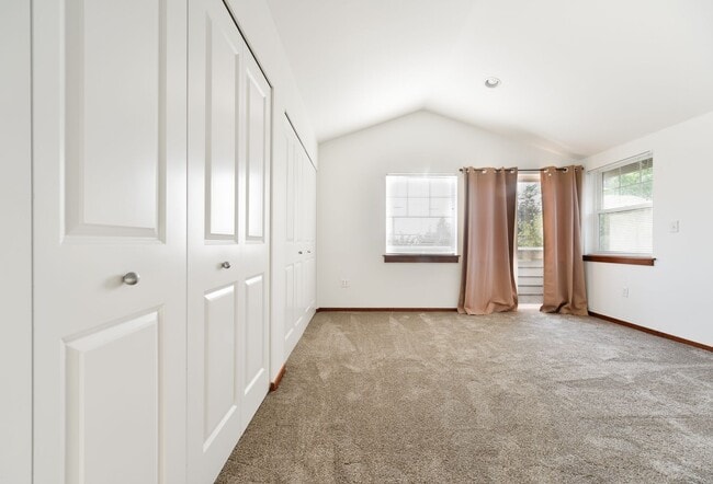 Building Photo - Nice 3 beds / 3.5 baths Townhouse in Greenwood/NW Seattle!