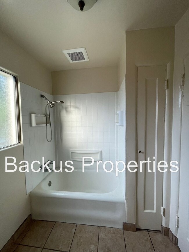 Building Photo - 249 Geil St