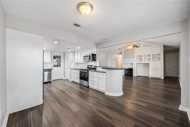 Building Photo - Welcome to this fully remodeled 4/2/2 brick home near Lake Conroe! With new AC/heat, roof, water ...