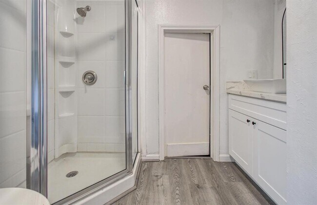 Building Photo - 808 Stone Mountain Dr