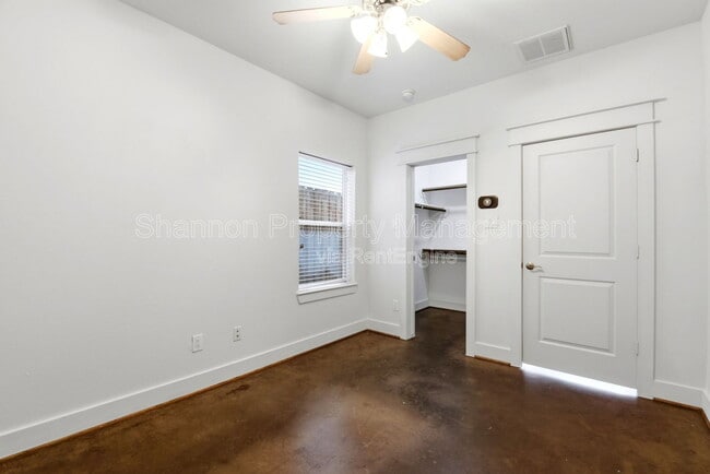 Building Photo - 1512 Crockett St