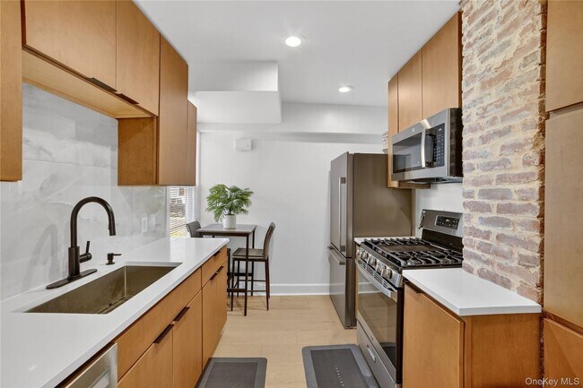 Building Photo - 1408 Henry Ave