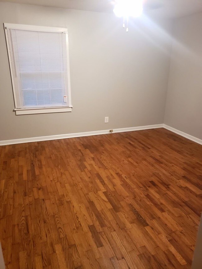 Building Photo - 3 br, 2 bath House - 1508 East 11th Street