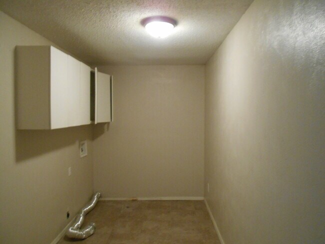 Building Photo - Half off first full months rent !Large West Lubbock Home