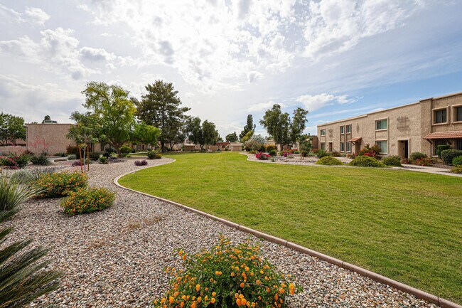 Building Photo - 8372 E Solano Dr