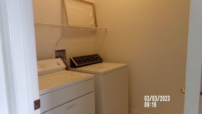 Building Photo - PUEBLO SANTA FE CONDO! FANTASTIC 2 BEDROOM...