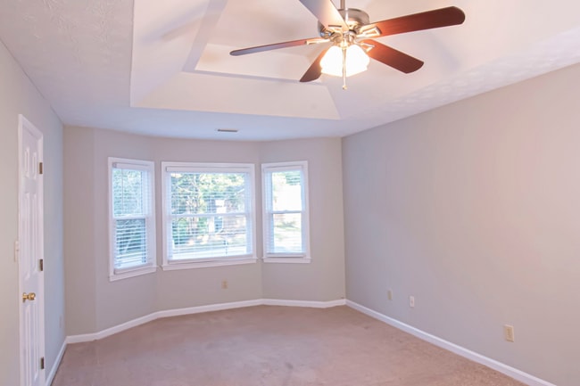 Building Photo - BEAUTIFUL LARGE 3 BED, 2.5 BATH. *MUST SEE*  (VIDEO TOUR)