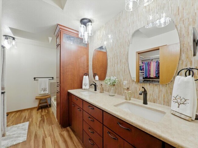 Building Photo - 440 Torrey Pines Way