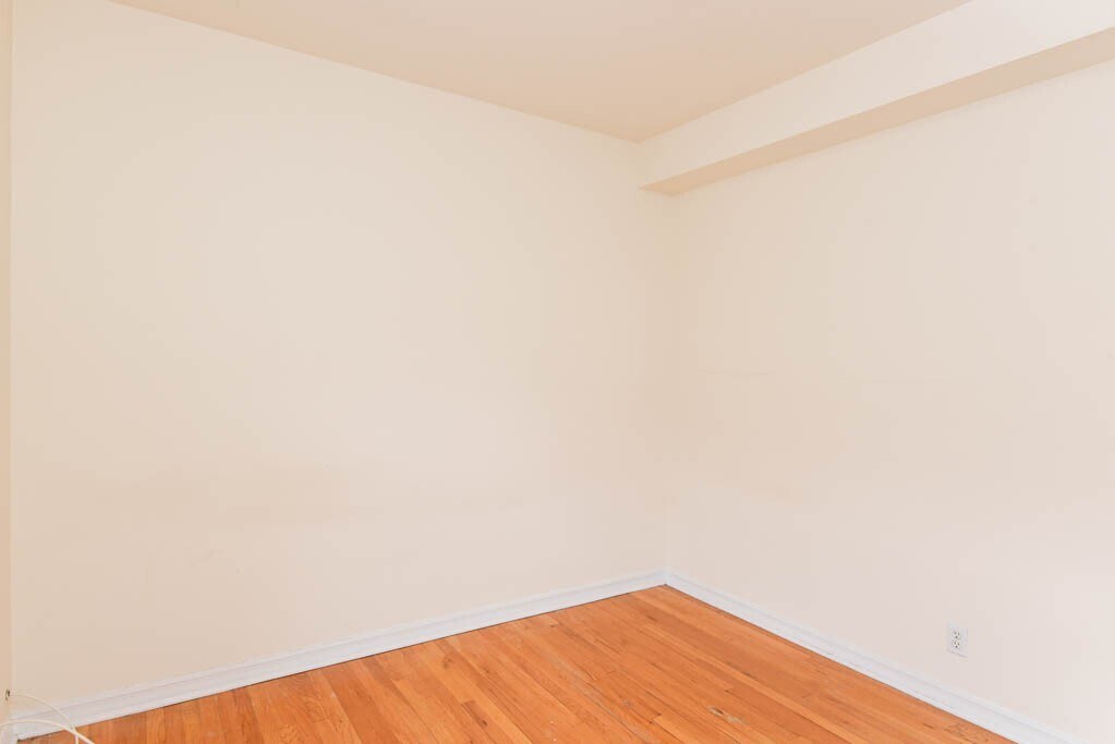 Building Photo - 3038 W Wellington Ave