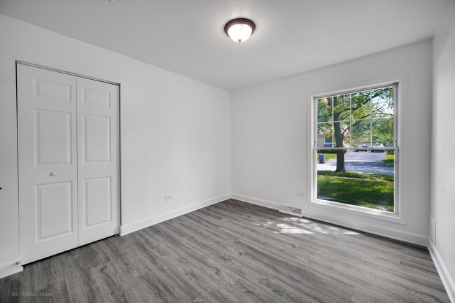 Building Photo - 946 Harvard Ln