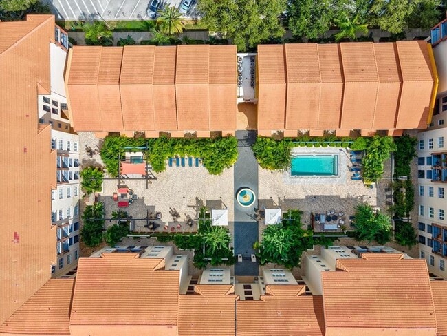 Building Photo - 200 4th Ave S